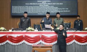 DPRD Kota Bandung mengesahkan empat Raperda dan menetapkan Perubahan Propemperda 2024 dalam Rapat Paripurna. Simak laporan lengkap dan keputusan penting dalam rapat tersebut.